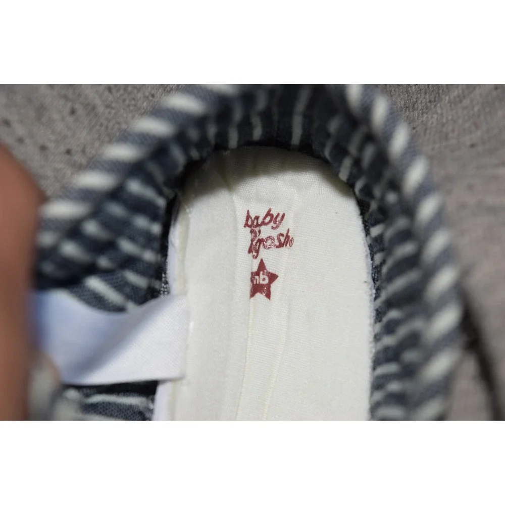 Baby B'gosh Crib Shoes Kids NB Blue White Excellent Striped Hook Loop OK02304